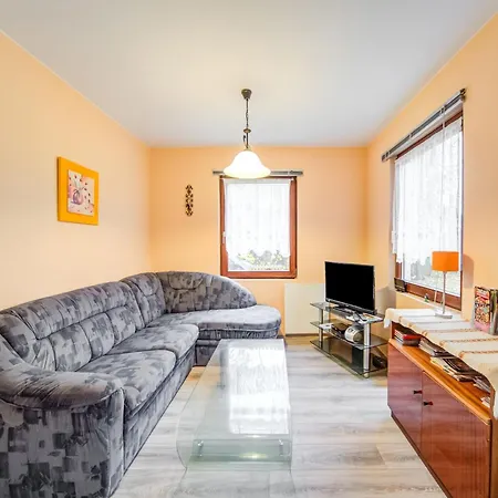 Mahlow Garden Retreat, Cleaning Included *